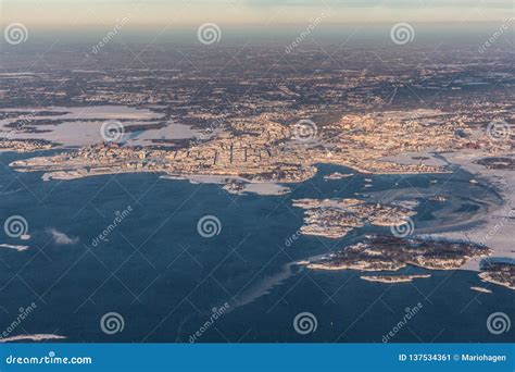 helsinki hoofdstad van finland satellietbeeld de winterlandschap stock afbeelding image