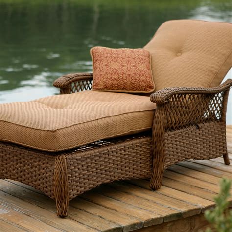comfortable outdoor chaise lounge chairs
