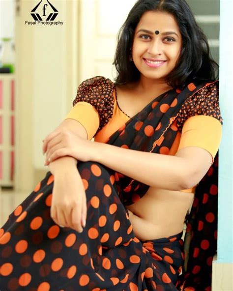 fresh malayali malayalam serial actress sadhika venugopal latest hot photoshoot saree navel
