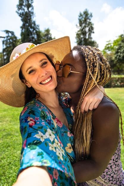 Premium Photo African American Lesbian Woman Kiss Girlfriend On Cheek