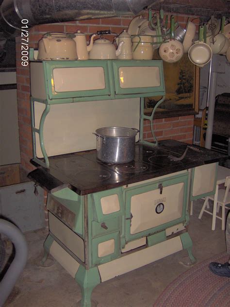 Green And Cream Wood Stove Vintage Stoves Antique Stove Wood Stove