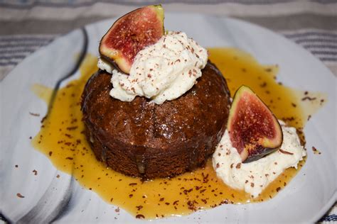 warm sticky figgy pudding with images figgy pudding yummy food