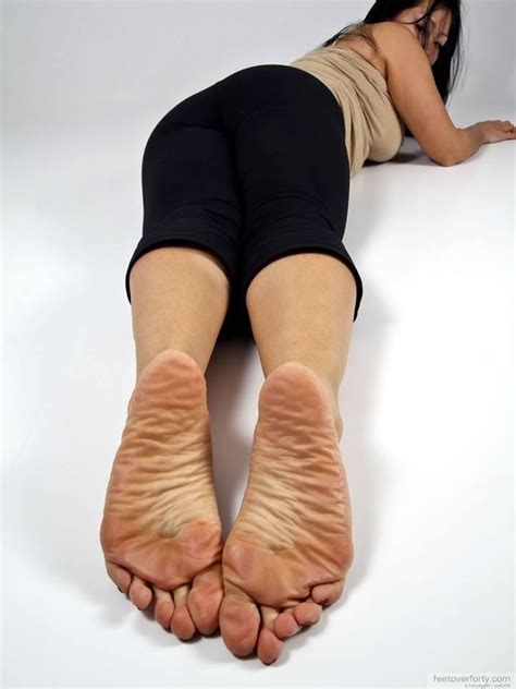 611 Best Mature Feet Pies De Maduras Images On Pinterest Barefoot