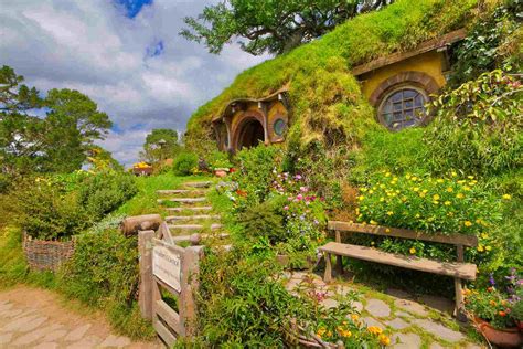 build  magical hobbit house    days
