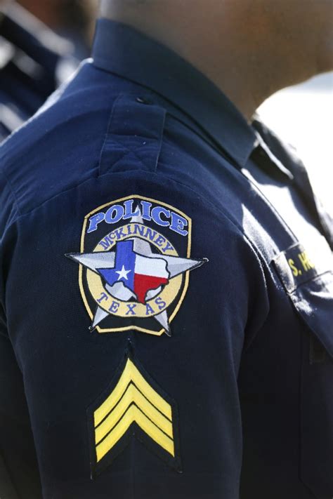 texas officer video recorded in pool incident resigns