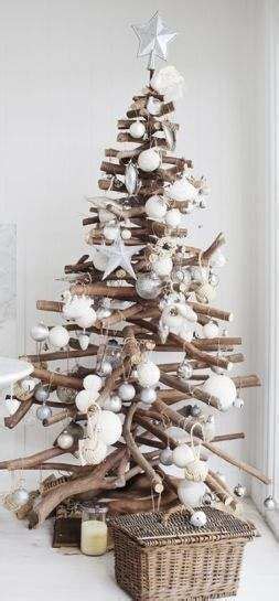 kerstboom maken van takken driftwood christmas tree beachy christmas modern christmas tree