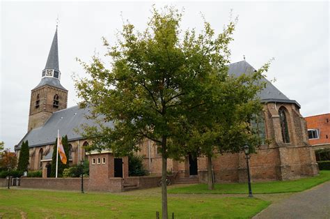 kerk met scheve toren te zuidland kerken toren