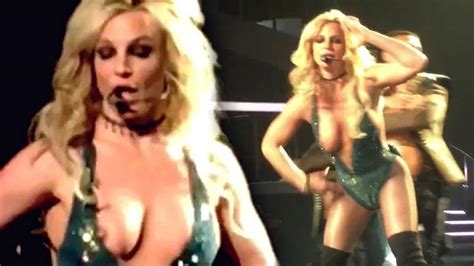 Britney Spears Nip Slip And Pussy Flashes — She S A Wreck