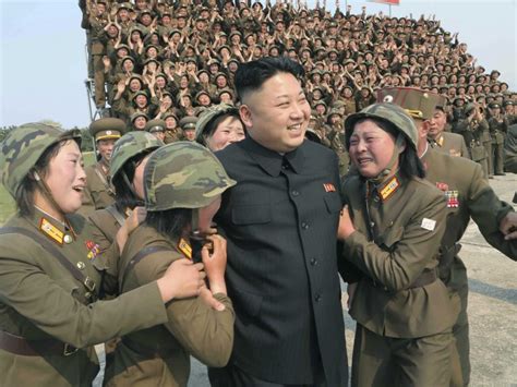 zo werd de noord koreaanse leider kim jong   een van de engste dictators ter wereld