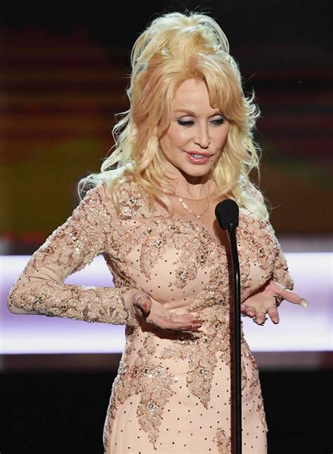 dolly parton brings the laughs at the 2017 sag awards with help from her double d s and lily