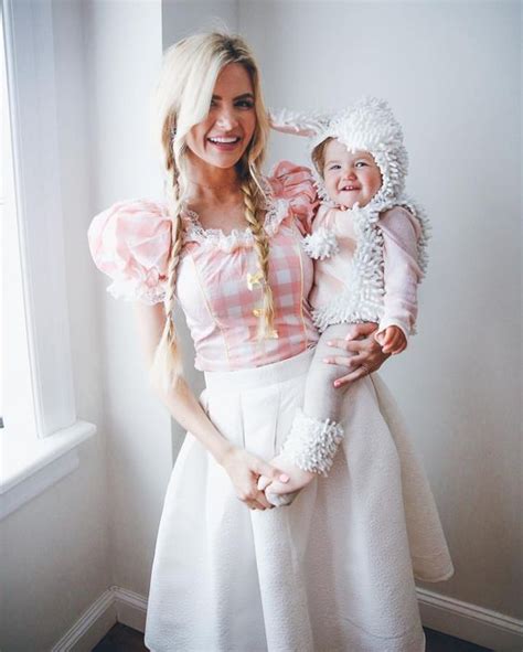 gorgeous  flattering mommy  halloween costumes daughter