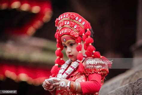 Kumari Puja Festival Celebrated In Nepal Photos Et Images De Collection