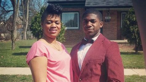 Michigan Teen Danotiss Smith Takes His Mother To Prom 24 Years After