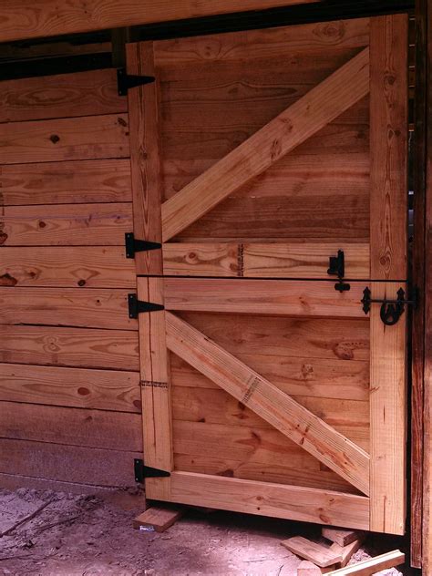 custom built dutch doors   horse barn dutch door
