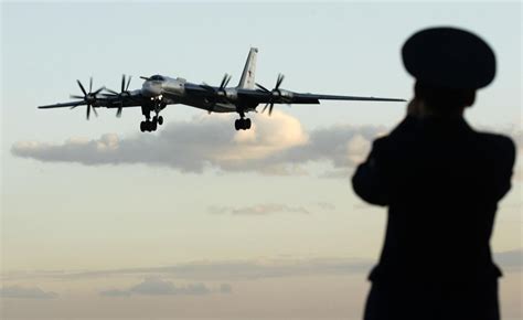 pri padu ukrajinskeho dronu na ruskou leteckou zakladnu engels zemreli tri vojaci uvedla moskva