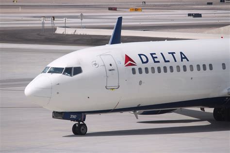 delta poised  buy   airbus planes business bigwigs