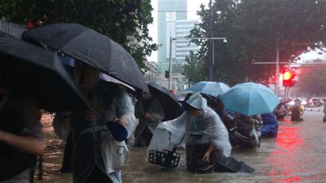 Thousands Evacuated As Deadly Floods Hit China Fbc News