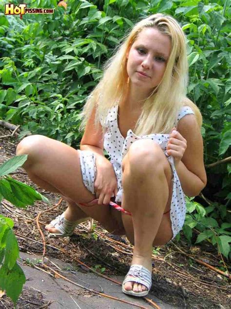 blonde pissing outdoors pichunter