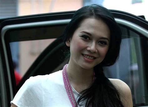 koleksi foto aduhai si cantik dan seksi aura kasih indonesian actress extravaganza