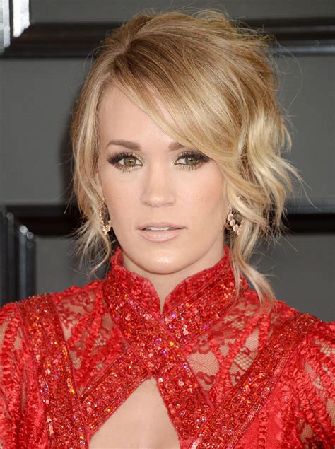 Carrie Underwood Red Hot 2017 Grammy Awards Celeblr