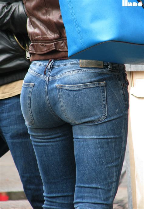 sexy girls on the street girls in jeans spandex and leggings tight dresses maduras con buen