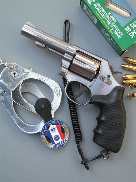 Do Any Police Officers Still Carry Revolvers Indiana Gun Owners