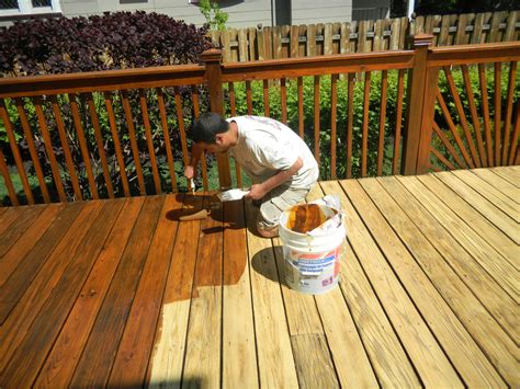 guide  tips  choosing   exterior paint  wood