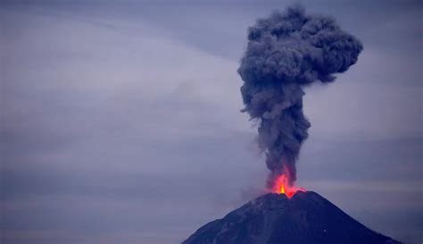 Gunung Sinabung Rutin Bererupsi Foto