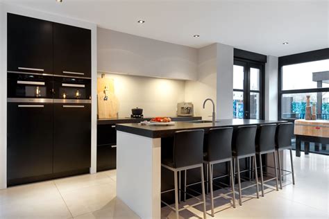 grote keuken met kookeiland zwart witte keuken design keukens moderne keukens keuken