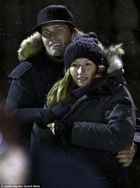 Tom Brady Plants Tender Kiss On Wife Gisele Bundchen During Hockey Game