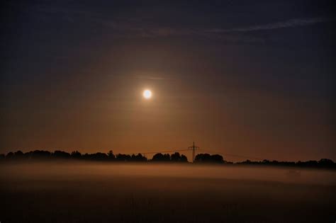 nebel im vollmondschein foto bild landschaft aecker felder