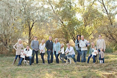 large family pose large family pictures large family portraits