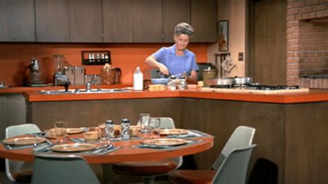 what do you remember about the brady bunch kitchen