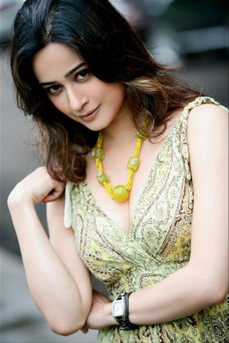 actress neha mehta anjali mehta in tarak mehta ka ulta chashma hot box wallpapers