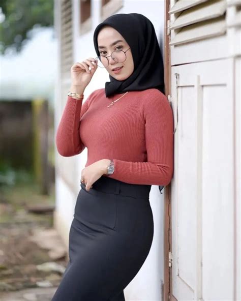 Fenomena Jilbab Ketat Trend Hijab Seksi Yang Penuhi Feed Instagram