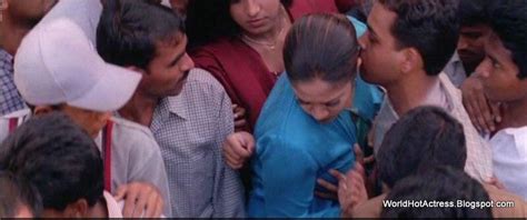 indian actress tamil actress jyothika hot boobs press and dress slip