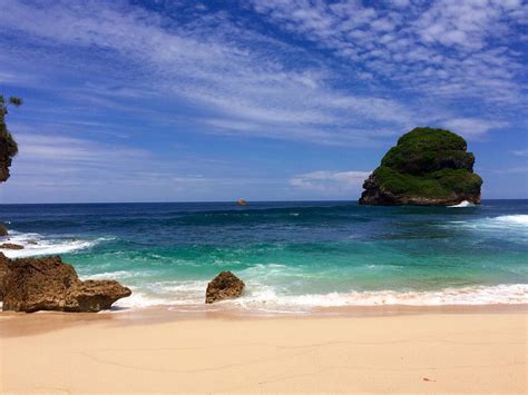 paket tour explore pantai malang selatan 1 hari