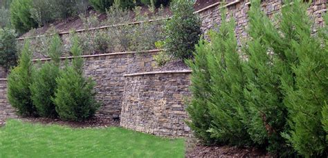 retaining wall materialsweighing  pros  cons heritage block