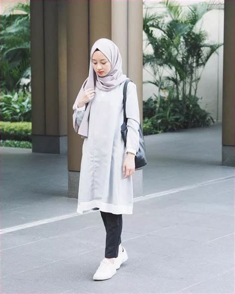 Pin Oleh Imyourqueen Di Outfit Ideas Gaya Hijab Gaya Model Pakaian