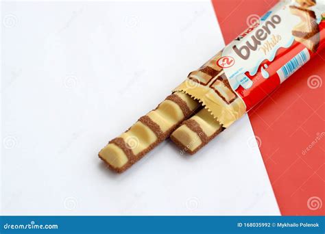 kinder bueno white chocolate   confectionery product brand   italian confectionery