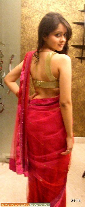Sexy Desi Indian Girls Showing Cleawage In Saree Hot