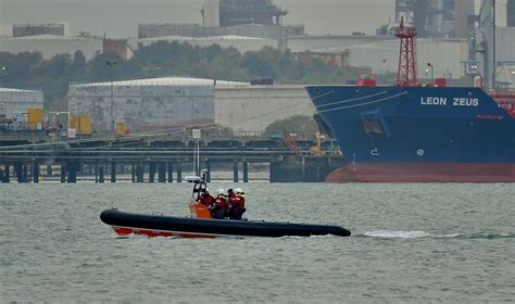 Rx305174 Hamble Lifeboat On Exercise In Southampton Water … Flickr