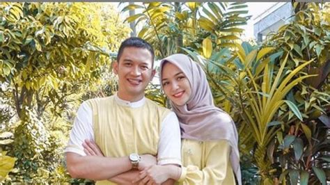 29 Design Baju Lebaran Pasangan Suami Istri – Ragam Muslim