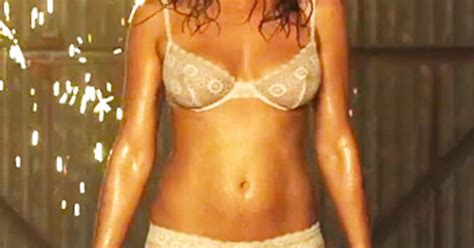 Jennifer Aniston Underwear Stripper Pole We Re The Millers Trailer