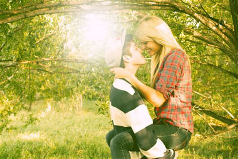 couple love wallpapers couple love kissing wallpapers