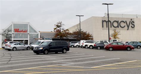 rating  malls  paramus   survive