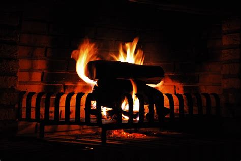 kaminfeuer flammen gemuetlich kostenloses foto auf pixabay