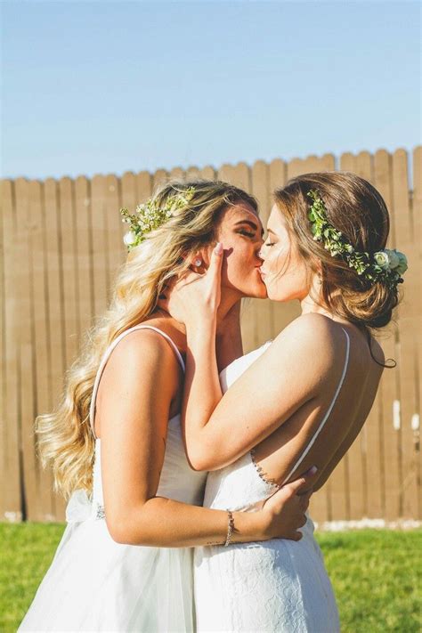 👰🧡👰 Lesbian Love Lesbianweddingideas 🌹 Engagement Photography