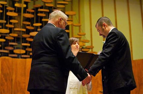 same sex oregon couples flock to clark county to wed