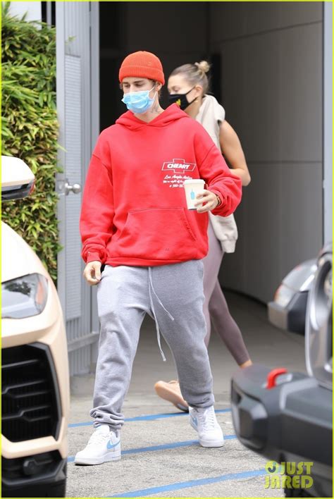 Hailey Bieber Wears Matching Workout Clothes At Doctor S